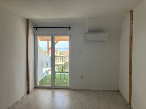 Eladó Lakás 8230 Balatonfüred , felújított kétszintes kis lakás, panorámás erkéllyel