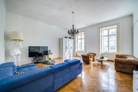 Eladó Lakás 1051 Budapest 5. kerület , BAZILIKA tornyaira néző lakás - a Bazilika mellett