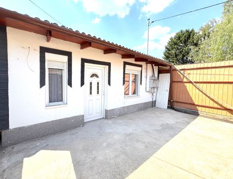 Eladó Ház 1183 Budapest 18. kerület , 18 kerület, nappali, két hálószoba, saját kis udvar
