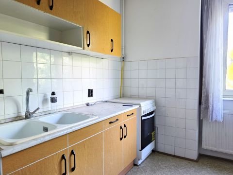 Eladó Lakás 7636 Pécs , Rózsadombon 1. em-i 2 szobás tégla, gáz fűtéses lakás