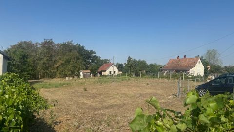 Eladó Telek 2458 Kulcs 
