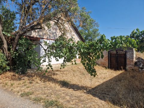 Eladó Ház 2200 Monor Monoron a Téglagyári dűlőkben eladó PINCÉK