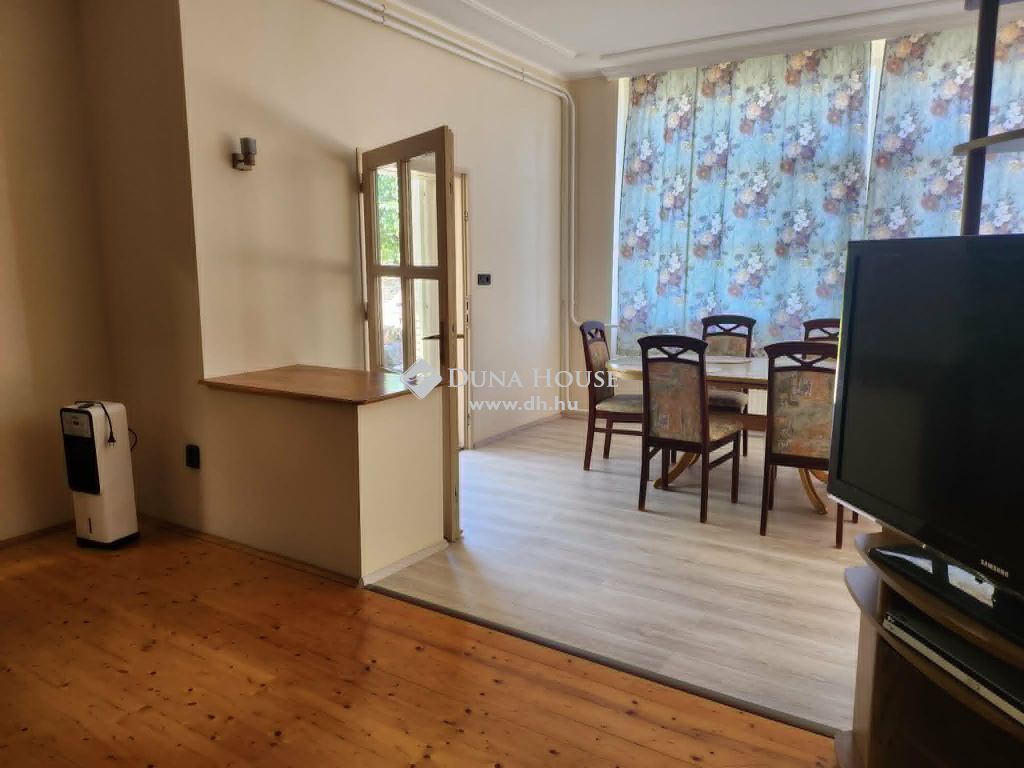 8220 Balatonalmádi , Balatonalmádi piac — 1/27
