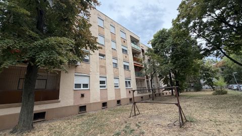 Eladó Lakás 6000 Kecskemét , Belváros közelében földszinti lakás