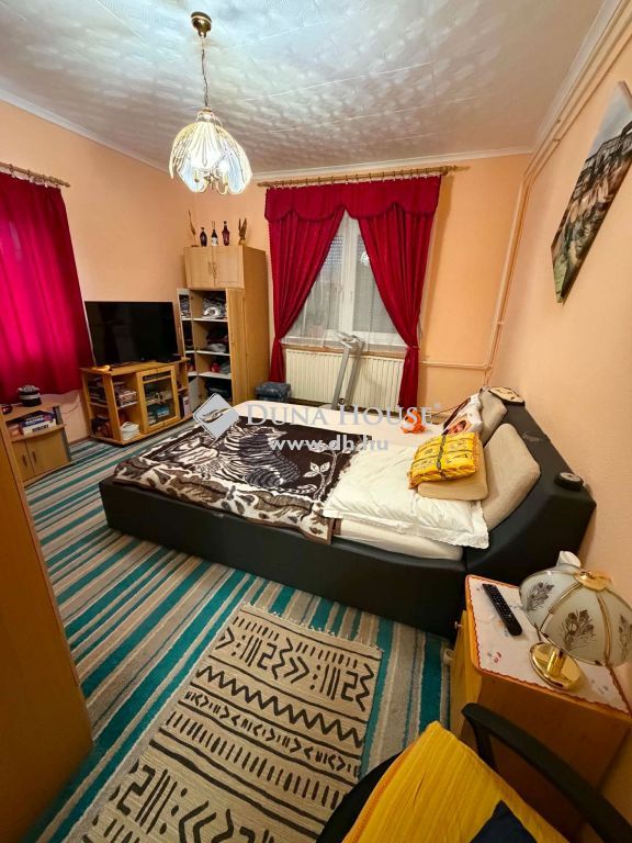2310 Szigetszentmiklós , Felujitott, Központban lévő családi ház, jó közlekedéssel — 1/13