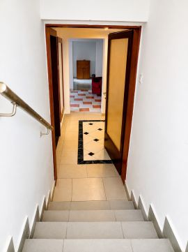Eladó Lakás 8500 Pápa Tágas, jó állapotú, félszuterén ingatlan lakás / üzleti cél