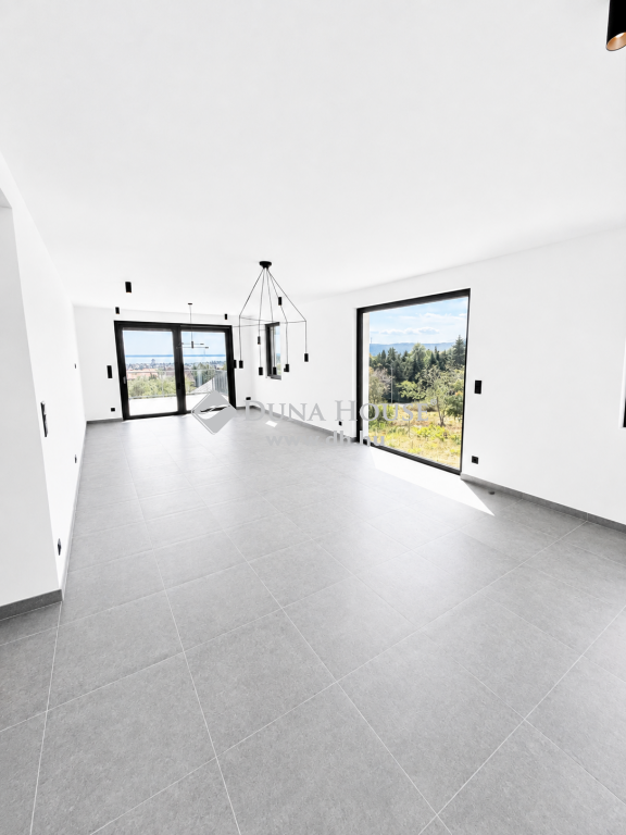 8220 Balatonalmádi , Csendes utca közelében — 1/10