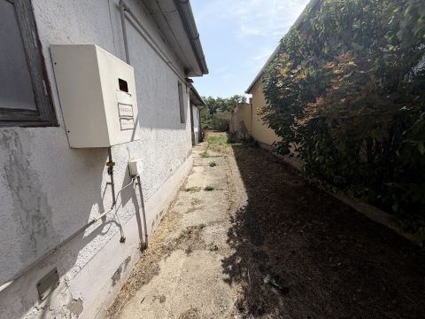 Eladó Ház 2251 Tápiószecső Tégla építésű, 3 szobás ház a központban, jó áron!