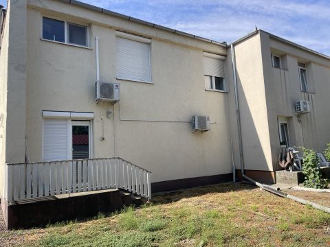 Eladó Ház 6320 Solt , Vállakozók és Otthont keresők figyelmébe!