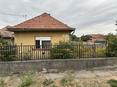 Eladó Ház 2377 Örkény , Általános iskola közelében