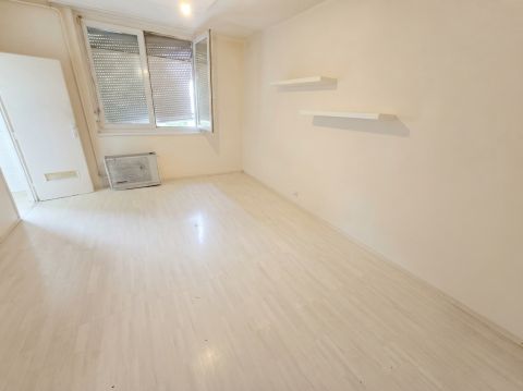 Eladó Lakás 9021 Győr , Liezen-Mayer út közelében