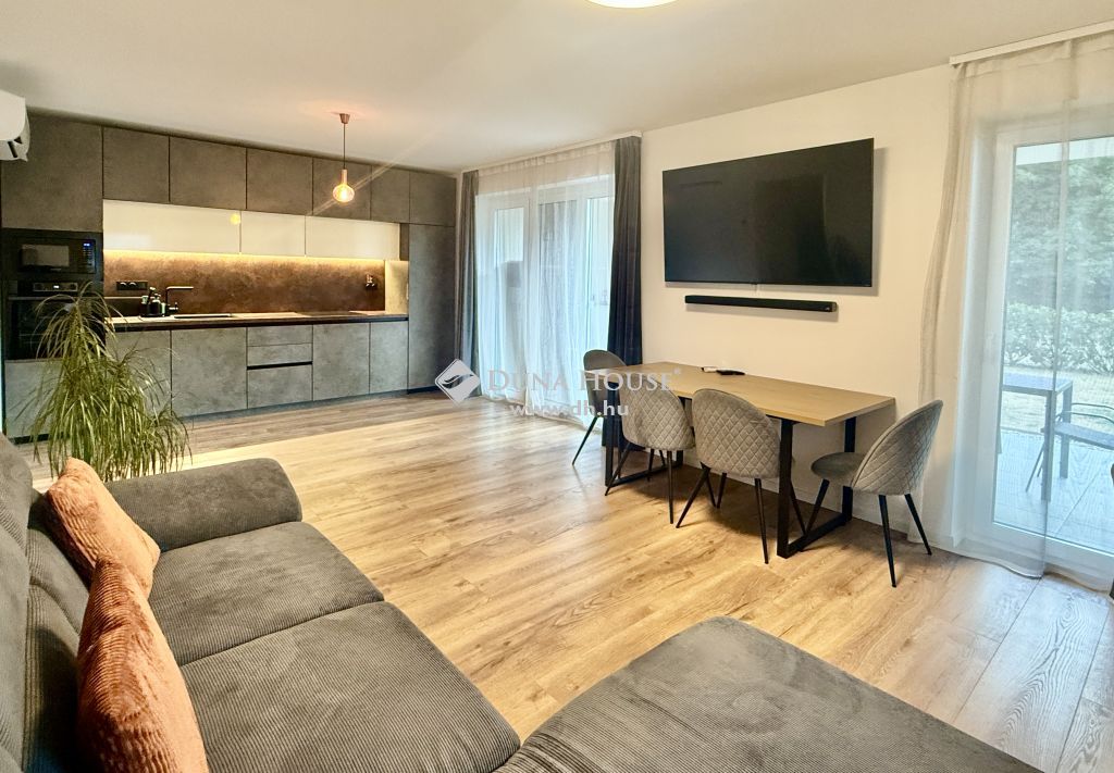 9700 Szombathely , Hunyadi Park — 1/24