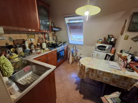 Eladó Lakás 6100 Kiskunfélegyháza , Belvárosi, újabb építésű 2. emeleti lakás