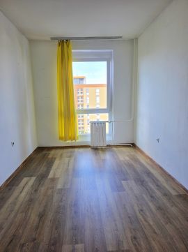 Eladó Lakás 7632 Pécs Kertvárosban részben felújított 3 szobás lakás