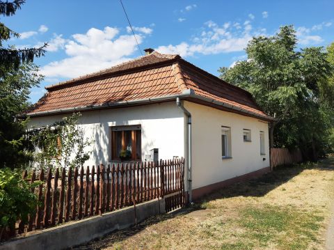 Eladó Ház 5136 Jászszentandrás , Sportpálya közelében!