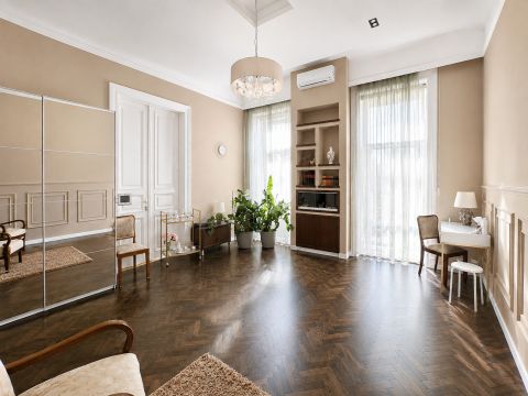 Eladó Lakás 1077 Budapest 7. kerület 