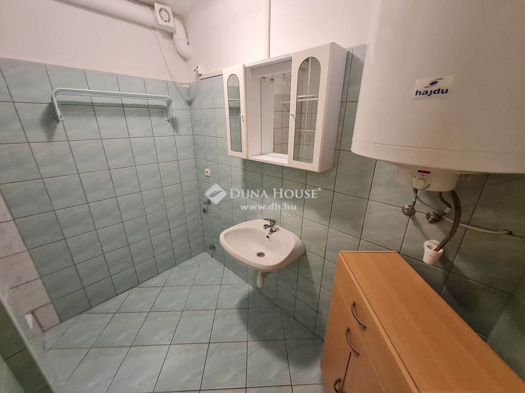 Kiadó Lakás, 8184 Balatonfűzfő