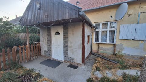Eladó Ház 7000 Sárbogárd Kislókon