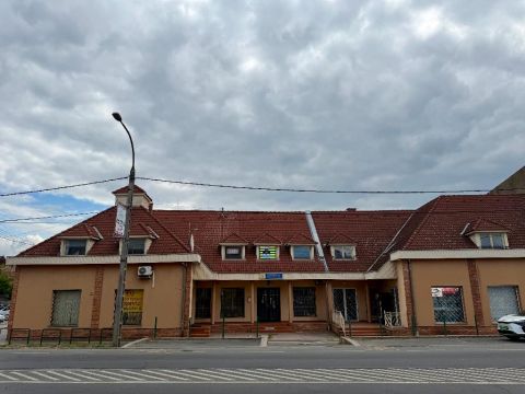 Eladó Ház 2120 Dunakeszi , 2120 Dunakeszi, Fő út Bankok és Peny közelében