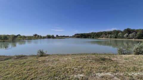 Eladó Telek 6050 Lajosmizse , 2,15Ha vízfelületű tó, 14,4Ha területen