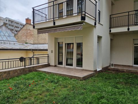 Kiadó Lakás 6000 Kecskemét Belváros, 1. emelet, 1,5 szoba, bútorozott, teremgarázs