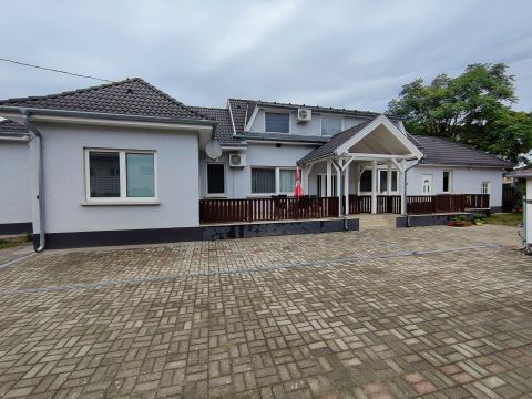 Eladó Ház 2200 Monor Monor Vasútállomás közelében