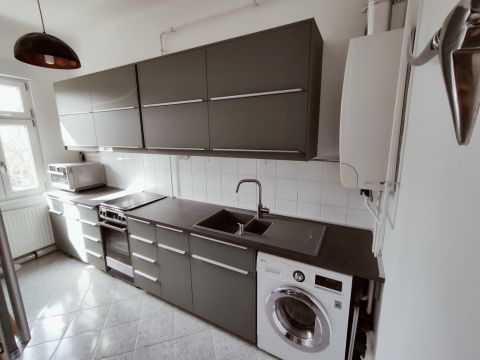 Eladó Lakás 1033 Budapest 3. kerület 