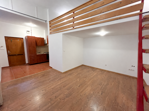 Eladó Lakás 1077 Budapest 7. kerület , Pezsgő belvárosi élet, megújult garzon a Wesselényi utcában