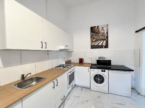 Eladó Lakás 1082 Budapest 8. kerület , 1082 Budapest 8, Harminckettesek tere, Corvin-negyed