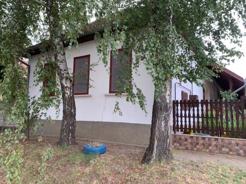 Eladó Ház 2737 Ceglédbercel , Központban
