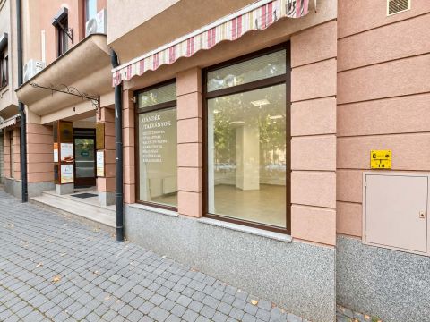Eladó Üzlethelyiség 9400 Sopron , Torna utca közelében