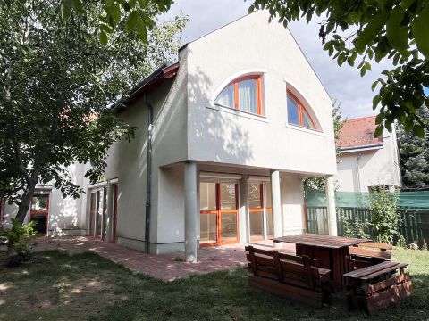 Eladó Lakás 9730 Kőszeg , Kőszegen nappali+ hatszobás sorházi lakás, saját kerttel