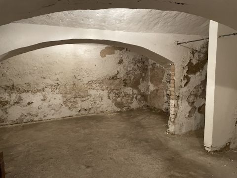 Eladó Tároló/Raktár 9700 Szombathely , Széll Kálmán utcában