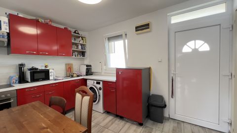 Eladó Lakás 9400 Sopron , Felújított emeleti garzon Sopronban, megfizethető áron ELADÓ