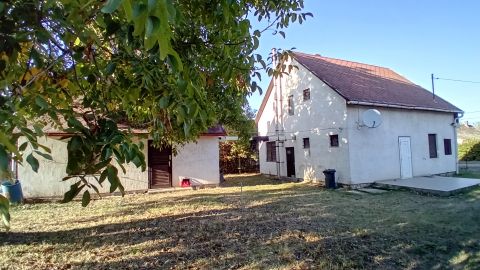 Eladó Ház 8653 Ádánd , 2 szintes családiház + 1 szobás apartman eladó