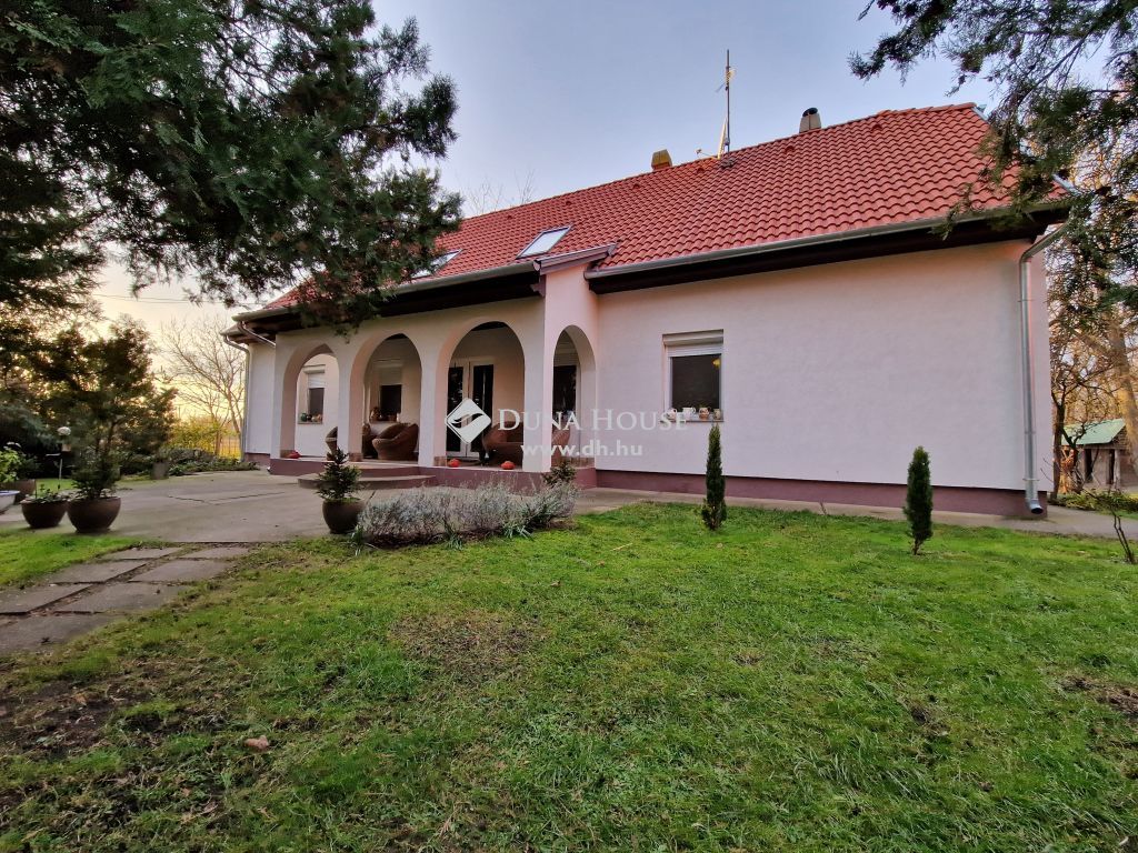 6041 Kerekegyháza , Nappali+5 szobás családi ház +vendégház, 4,5Ha telken — 1/47