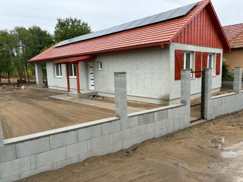 Eladó Ház 2723 Nyáregyháza , Csendes utcában