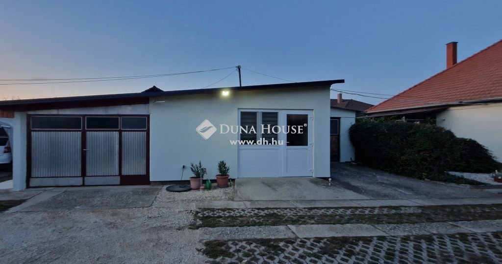 8638 Balatonlelle , Csendes családias környék — 1/23