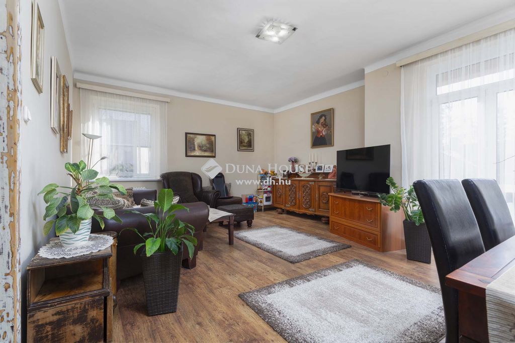 9200 Mosonmagyaróvár , 56-os emlékmű közelében — 1/16