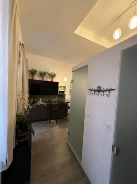 Eladó Lakás 1067 Budapest 6. kerület Két lakássá alakított, könnyen kiadható.