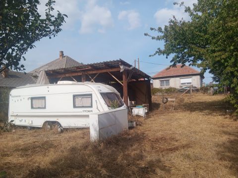 Eladó Telek 2114 Valkó , Valkó központi helyen