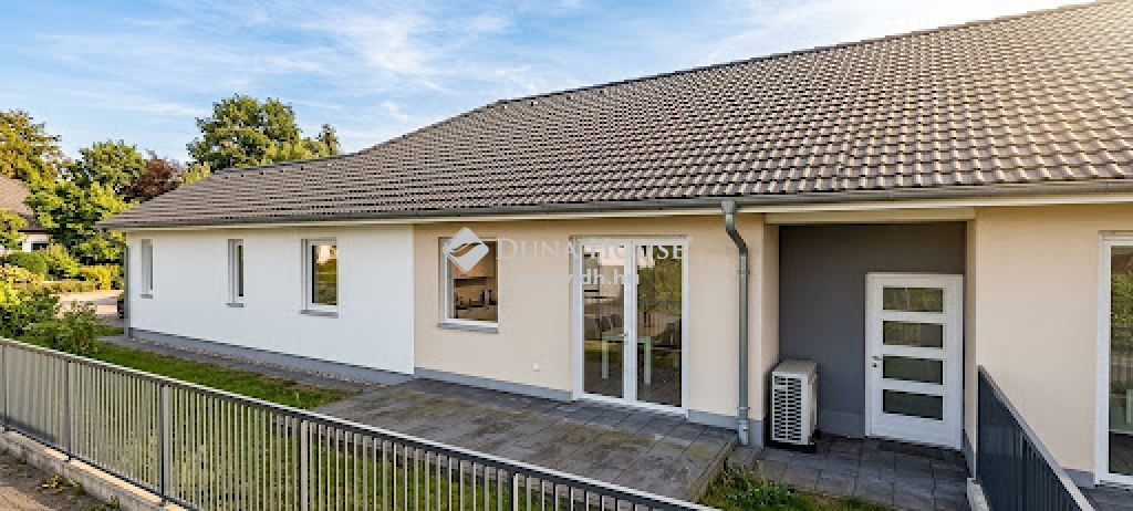 2340 Kiskunlacháza , Prémium Új Építés, Lakóparkban — 1/4