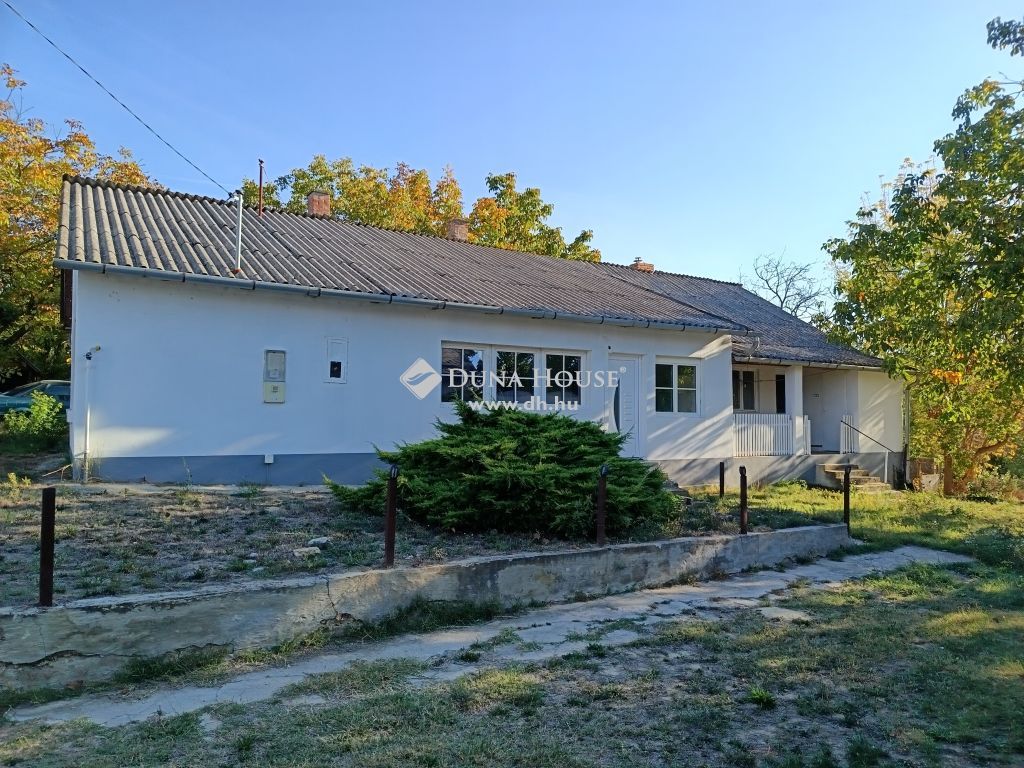 8691 Balatonboglár , Csendes helyen — 1/23
