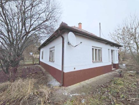 Eladó Ház 3357 Nagyút , Központ közelében tágas, modernizált családi ház