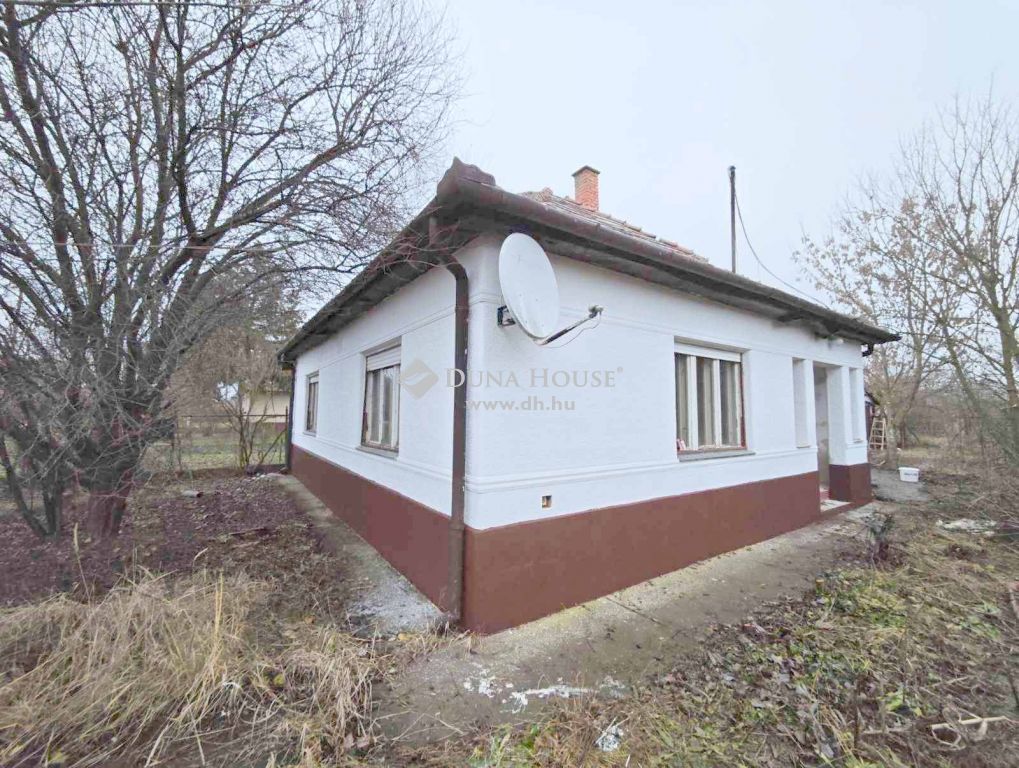 3357 Nagyút , Központ közelében tágas, modernizált családi ház — 1/17