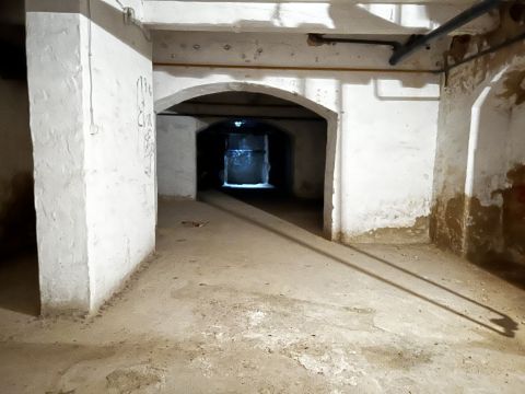 Eladó Tároló/Raktár 9700 Szombathely , Fő téren