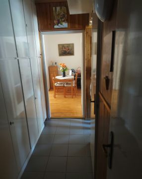Eladó Lakás 9400 Sopron kètszoba/erkèlyes,panelprogramos felújított lakás:fa ablakok
