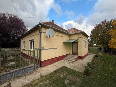 Eladó Ház 9327 Vág , Vág József utca 
